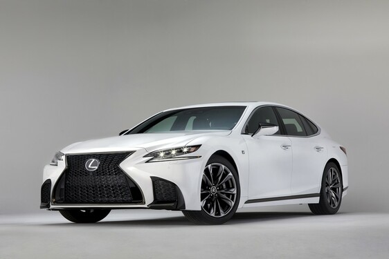  NEW YORKBAN DEBÜTÁLT A VADONATÚJ LEXUS LS SPORTVÁLTOZATA