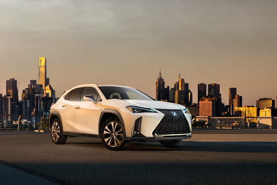 ITT AZ ELSŐ HIVATALOS FOTÓ ÉS VIDEÓ AZ ÚJ LEXUS UX-RŐL!
