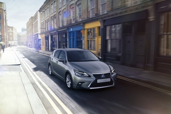 LÁTVÁNYOSAN MEGÚJUL A LEXUS KATEGÓRIATEREMTŐ BELÉPŐ MODELLJE
