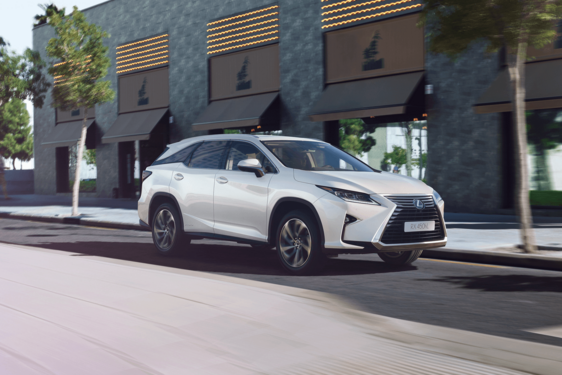 BEJÖTT A LEXUSNAK AZ HÉTÜLÉSES CROSSOVER: TAROL AZ RX L