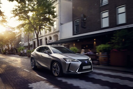 JÖVŐ TAVASSZAL ÉRKEZIK A VADONATÚJ LEXUS UX 