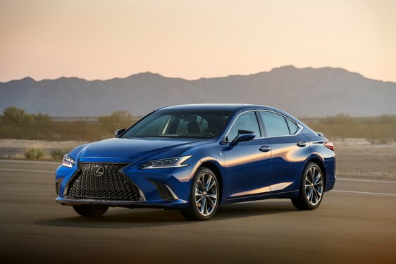 NOWY LEXUS ES: LUKSUSOWY SEDAN WKRACZA DO EUROPY