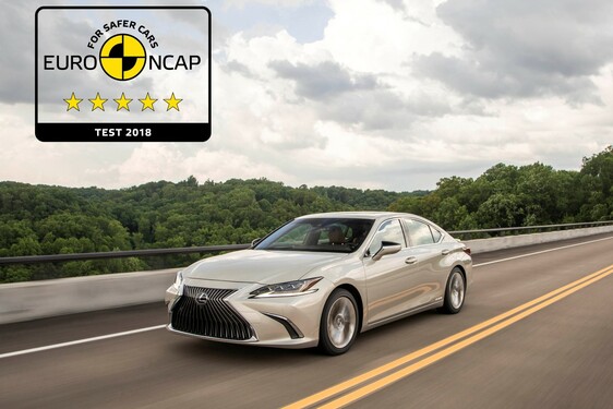 Zbrusu nový Lexus ES patří mezi nejbezpečnější vozy v historii testování Euro NCAP