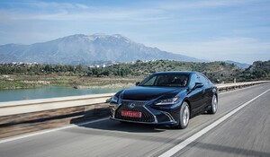 ZBRUSU NOVÝ LEXUS ES:  VYŠŠÍ ÚROVEŇ  JÍZDNÍCH SCHOPNOSTÍ I KULTIVOVANOSTI