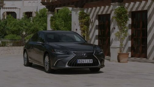 2021 Lexus ES 300h CLIP