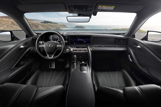 NOWE MULTIMEDIA I ULEPSZONE ZAWIESZENIE W LEXUSIE LC I LC CONVERTIBLE Z ROKU MODELOWEGO 2024