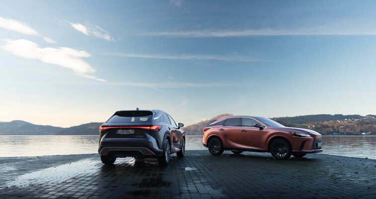 10 TYS. LEXUSÓW RX SPRZEDANYCH W POLSCE. PONAD POŁOWA TO HYBRYDY 
