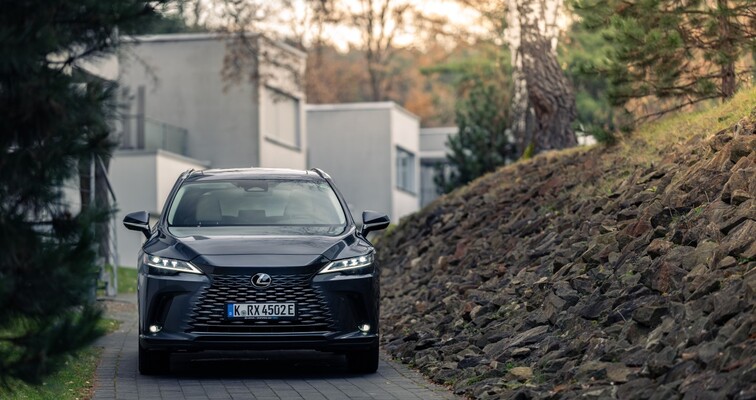 WYJĄTKOWA OFERTA ROCZNIKA 2023 W LEXUSIE. WYSOKIE RABATY I SZYBKI TERMIN ODBIORU AUTA