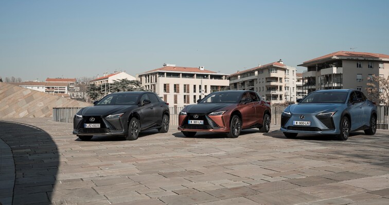 LEXUS RZ 450e 2023