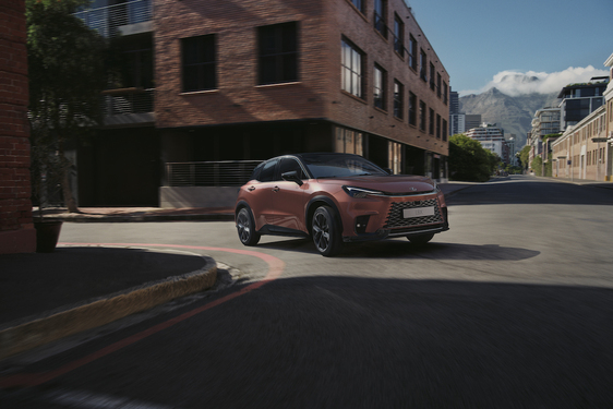 LEXUS LBX W POLSCE OD 149 900 ZŁ. SZEŚĆ WERSJI WYPOSAŻENIA I AŻ 17 WARIANTÓW KOLORYSTYCZNYCH