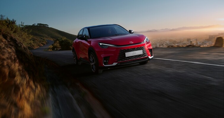 PIERWSZA TAKA HYBRYDA W LEXUSIE. DEBIUTUJE W MODELU LBX
