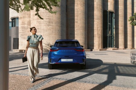 LEXUS LBX W ROLI GŁÓWNEJ PODCZAS 80. EDYCJI FESTIWALU FILMOWEGO W WENECJI