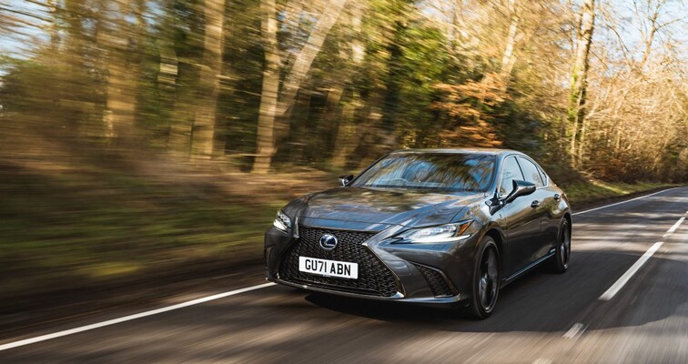 LEXUS ES 300h NAJLEPSZYM SAMOCHODEM DLA KADRY KIEROWNICZEJ WEDŁUG „PROFESSIONAL DRIVER”