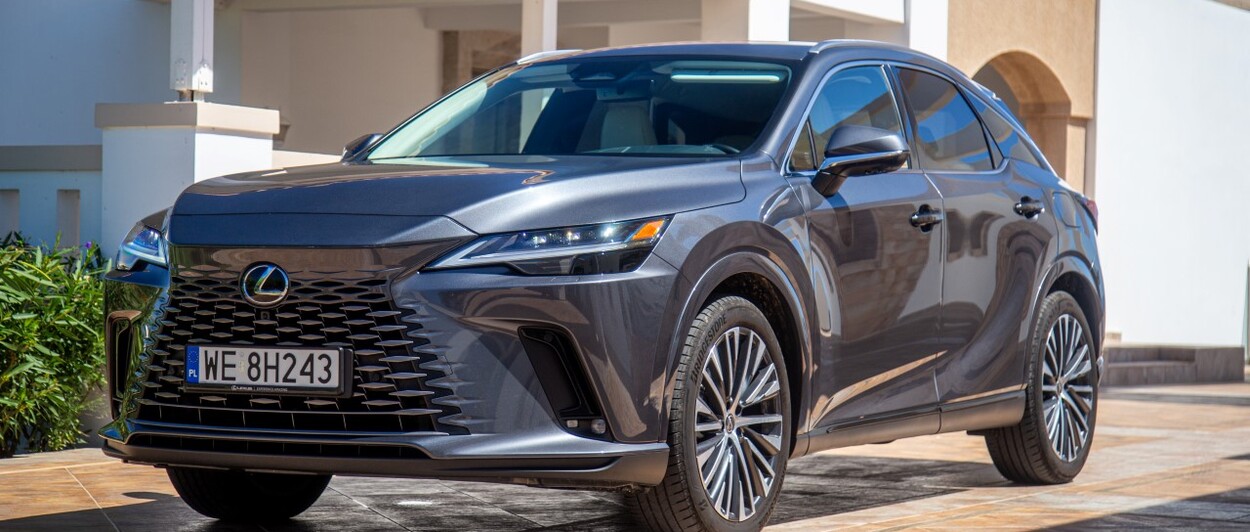 LEXUS RX NAJPOPULARNIEJSZYM AUTEM SEGMENTU E-SUV PREMIUM W LISTOPADZIE