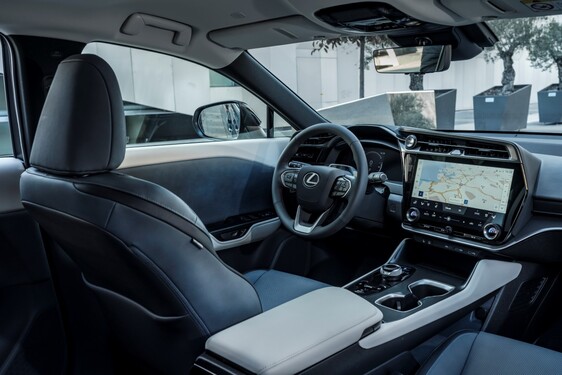 JAK WYCISZONO WNĘTRZE ELEKTRYCZNEGO LEXUSA RZ 450e