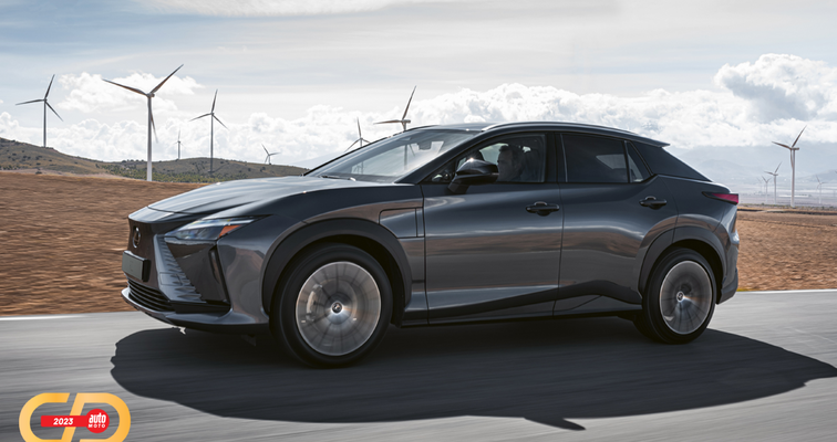 ELEKTRYCZNY LEXUS RZ NAJLEPSZYM NISKOEMISYJNYM SAMOCHODEM ROKU W GRAND PRIX AUTO MOTO 2023