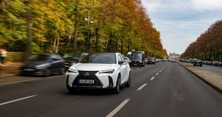 BOGATO WYPOSAŻONY LEXUS UX JUŻ OD 990 ZŁ NETTO MIESIĘCZNIE