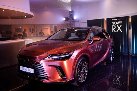 SUKCES PRZEDPREMIEROWYCH POKAZÓW NOWEGO LEXUSA RX. 1000 ZAMÓWIEŃ W MIESIĄC