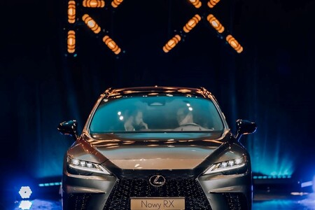SUKCES PRZEDPREMIEROWYCH POKAZÓW NOWEGO LEXUSA RX. 1000 ZAMÓWIEŃ W MIESIĄC