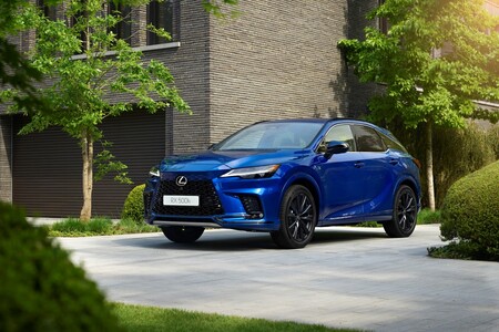 KLUCZOWE MODELE TOYOTY I LEXUSA WŚRÓD NAJBEZPIECZNIEJSZYCH SAMOCHODÓW NA AMERYKAŃSKIM RYNKU