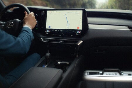 LEXUS RX 500h W SZPIEGOWSKIEJ HISTORII, LEXUS HOVERBOARD NFT NAGRODĄ