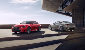  MÉG SPORTOSABB, MÉG „KECSESEBB” LETT AZ ÚJ LEXUS RC LUXUS KUPÉ TELJESÍTMÉNYE