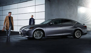  A KATEGÓRIA EGYIK LEGBIZTONSÁGOSABB AUTÓJA A VADONATÚ LEXUS ES LUXUSLIMUZIN