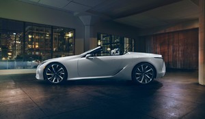OTT LESZ GENFBEN A LEXUS LC KABRIÓ-TANULMÁNY IS