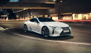 DIVATOT TEREMTETT A LEXUS HIBRID ELEKTROMOS SPORTKUPÉJA?