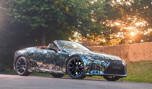 Lexus na festivale rýchlosti v Goodwoode predstavil prototyp otvorenej verzie kupé LC