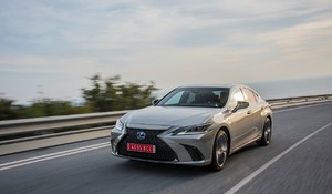 V TESTE ADAC ZVÍŤAZIL LEXUS ES SO SPOTREBOU 4,3 LITRA 
