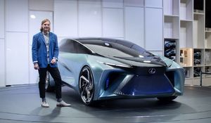  A LEXUS ELEKTROMOSÍTÁSI TÖREKVÉSEI ÉRZÉKELHETŐ ÉLMÉNYKÉNT ÖLTENEK TESTET A MILÁNÓI DIZÁJN HÉTEN