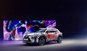 Prvé auto s tetovaním je Lexus UX