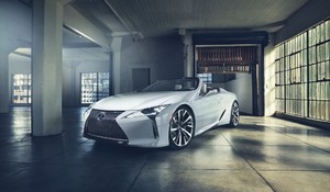 NÉHÁNY HÓNAP MÚLVA ÉRKEZIK A LEXUS LC 500 CONVERTIBLE