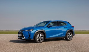 A LEXUS LÁTVÁNYOS CROSSOVER-FORMAVILÁGGAL LÉP BE AZ ELEKTROMOS AUTÓZÁS ÚJ KORSZAKÁBA
