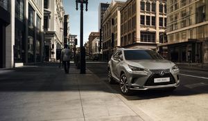 LEXUS NX 300h ZVOLENÝ ZA NAJLEPŠÍ HYBRIDNÝ MODEL 