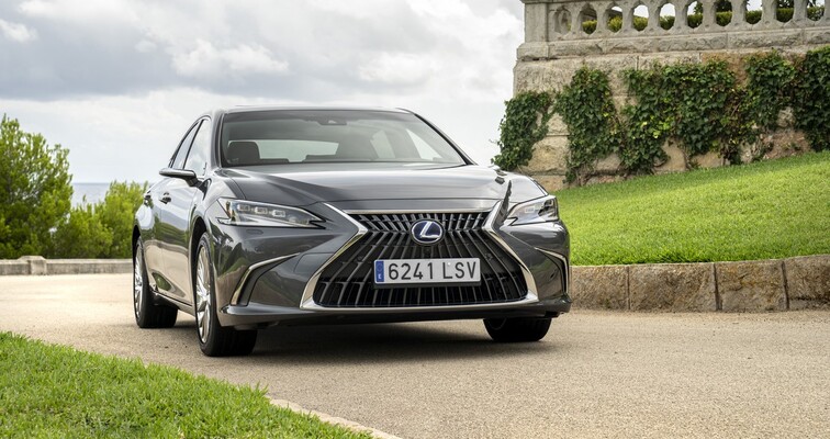 Lexus ES 300h 2022