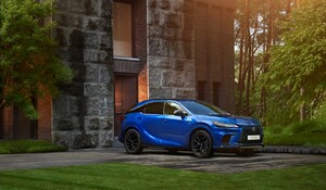 LEXUS RX 5. GENERACJI, CZYLI ZUPEŁNIE NOWY STYL I PRZEŁOMOWE TECHNOLOGIE. RX 500H PIERWSZĄ TAKĄ HYBRYDĄ W HISTORII MARKI