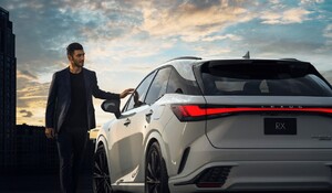 TAK ZAPROJEKTOWANO LEXUSA RX 5. GENERACJI. NOWA KONCEPCJA STYLISTYCZNA I SYLWETKA W STYLU COUPE