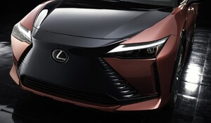 STYLISTYCZNA ZMIANA W LEXUSIE. RX i RZ PIERWSZYMI MODELAMI Z NOWEJ LINII