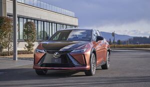 10 ROKOV DIZAJNU ZNAČKY LEXUS: OD VRETENOVITEJ MRIEŽKY PO VRETENOVITÚ KAROSÉRIU