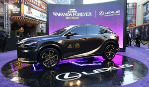 LEXUS ZELEKTRIZOVAL ČERVENÝ KOBEREC NA PREMIÉRE FILMU „ČIERNY PANTER: NAVŽDY WAKANDA“ OD ŠTÚDIA MARVEL