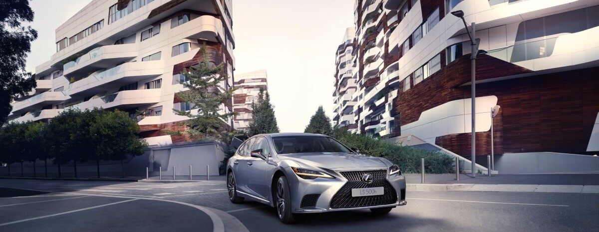 Lexus LS 500h prináša v modelovom ročníku 2023 inteligentnejší luxus spolu s lepším pripojením