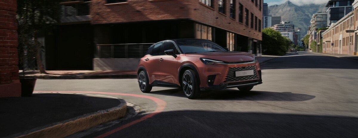  SVETOVÁ PREMIÉRA ÚPLNE NOVÉHO MODELU LEXUS LBX 