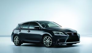 NOWY LEXUS CT200H NA SALONIE W PEKINIE