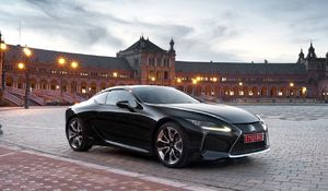 ZNAČKA LEXUS ZÍSKALA NA AUTOSALÓNE V BRATISLAVE AŽ DVE OCENENIA