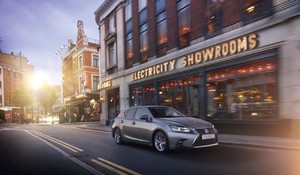 KÉT EURÓPAI PREMIERREL ÉS EGY NEM MINDENNAPI SAJTÓTÁJÉKOZTATÓVAL KÉSZÜL A LEXUS FRANKFURTRA