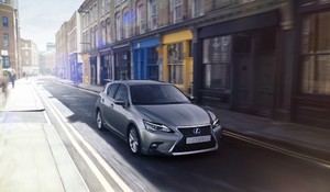 LÁTVÁNYOSAN MEGÚJUL A LEXUS KATEGÓRIATEREMTŐ BELÉPŐ MODELLJE