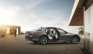 LEXUS LS: A HAGYOMÁNYOS JAPÁN VENDÉGSZERETET MANIFESZTÁCIÓJA