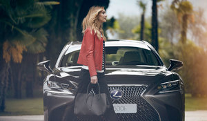  KÖRNYEZETTUDATOSAK AZ EURÓPAI FELSŐVEZETŐK: HIBRID VÁLTOZATBAN TAROL A KONTINENSEN A LEXUS CSÚCSLIMUZINJA